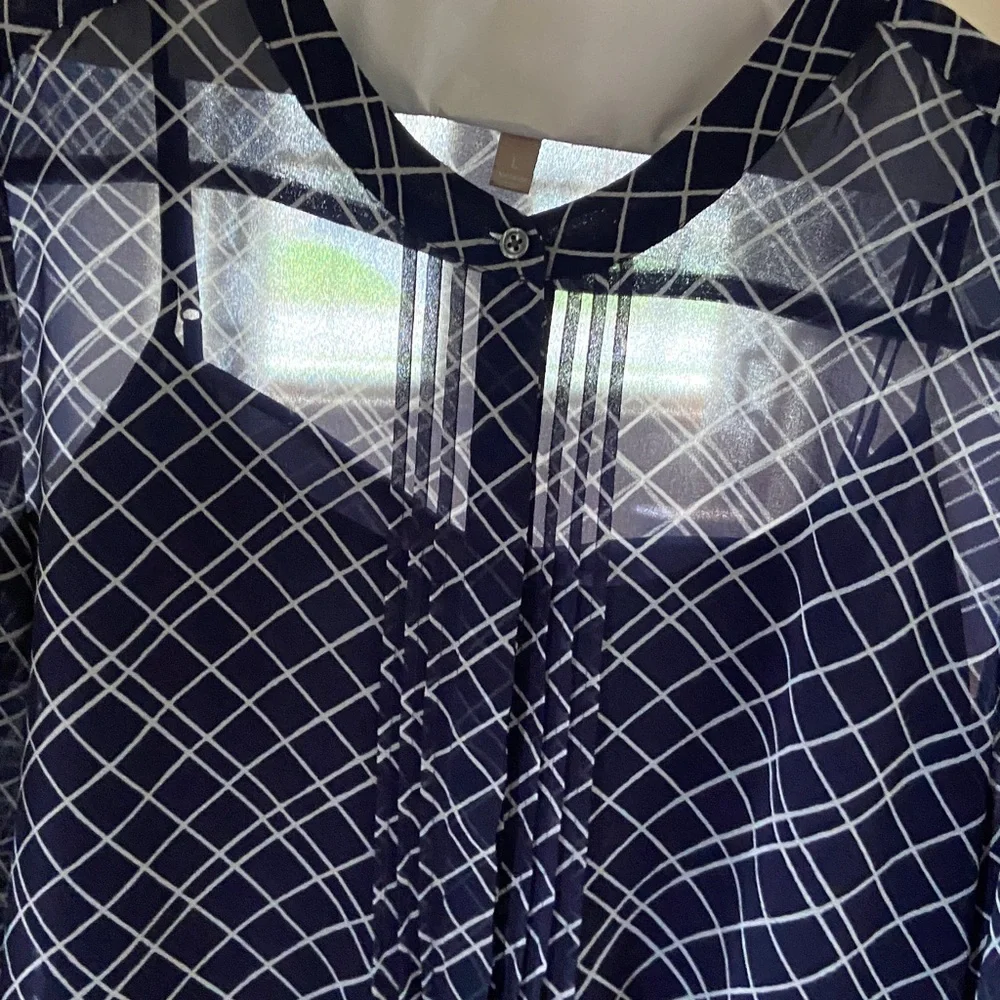 Banana Republic navy blouse with cami, size Large - Picture 2 of 5